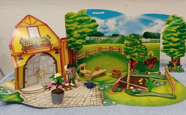 SPIELSACHEN für Knaben und Mädchen