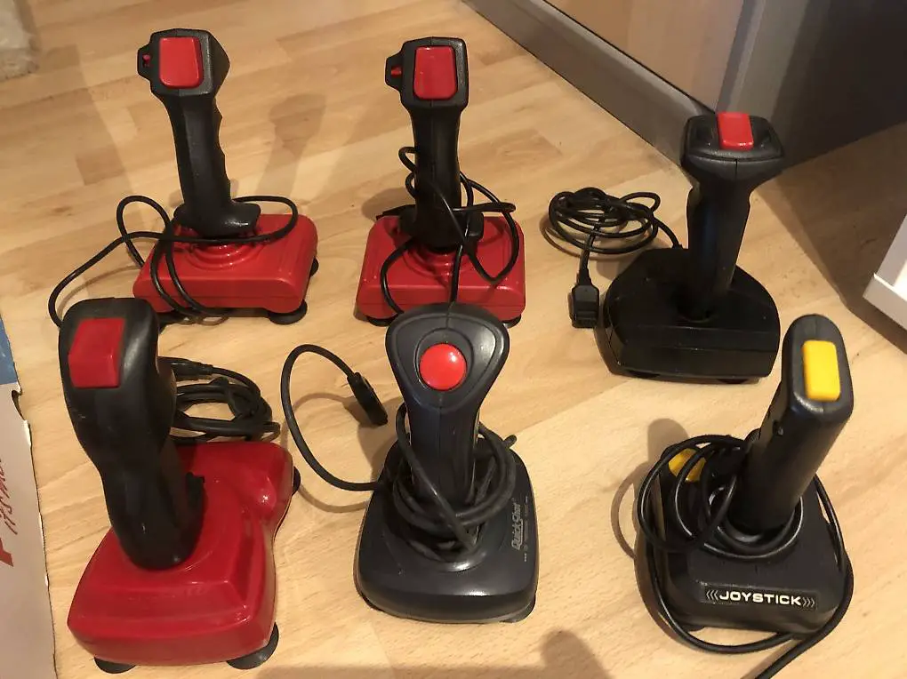 Joysticks C64, Amiga, Atari usw