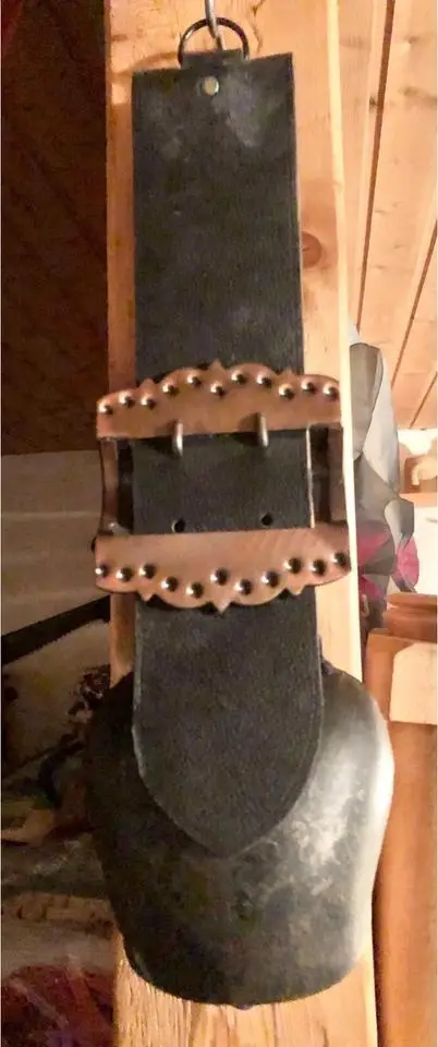 Kuhglocke mit Lederband