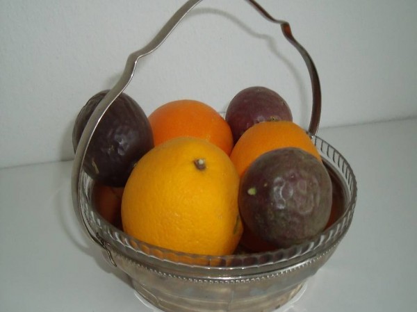 Früchteschale mit Glaseinsatz, alt