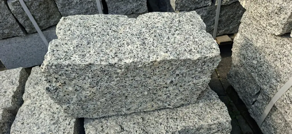 Mauersteine Granit ca 20x20x40 cm allseitig gebrochen