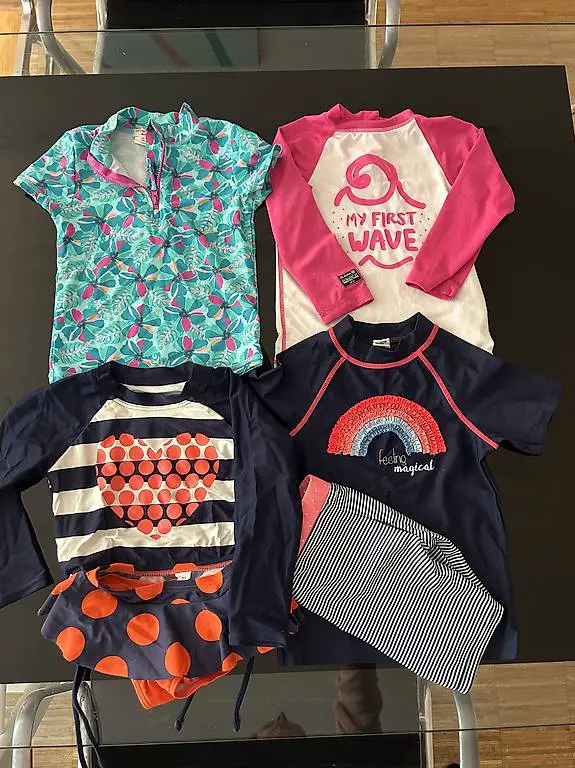 UV Badeshirt / Badkleider Set Gr. 98/110 10 Teile