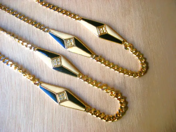 Collier sautoir en maillons dorés