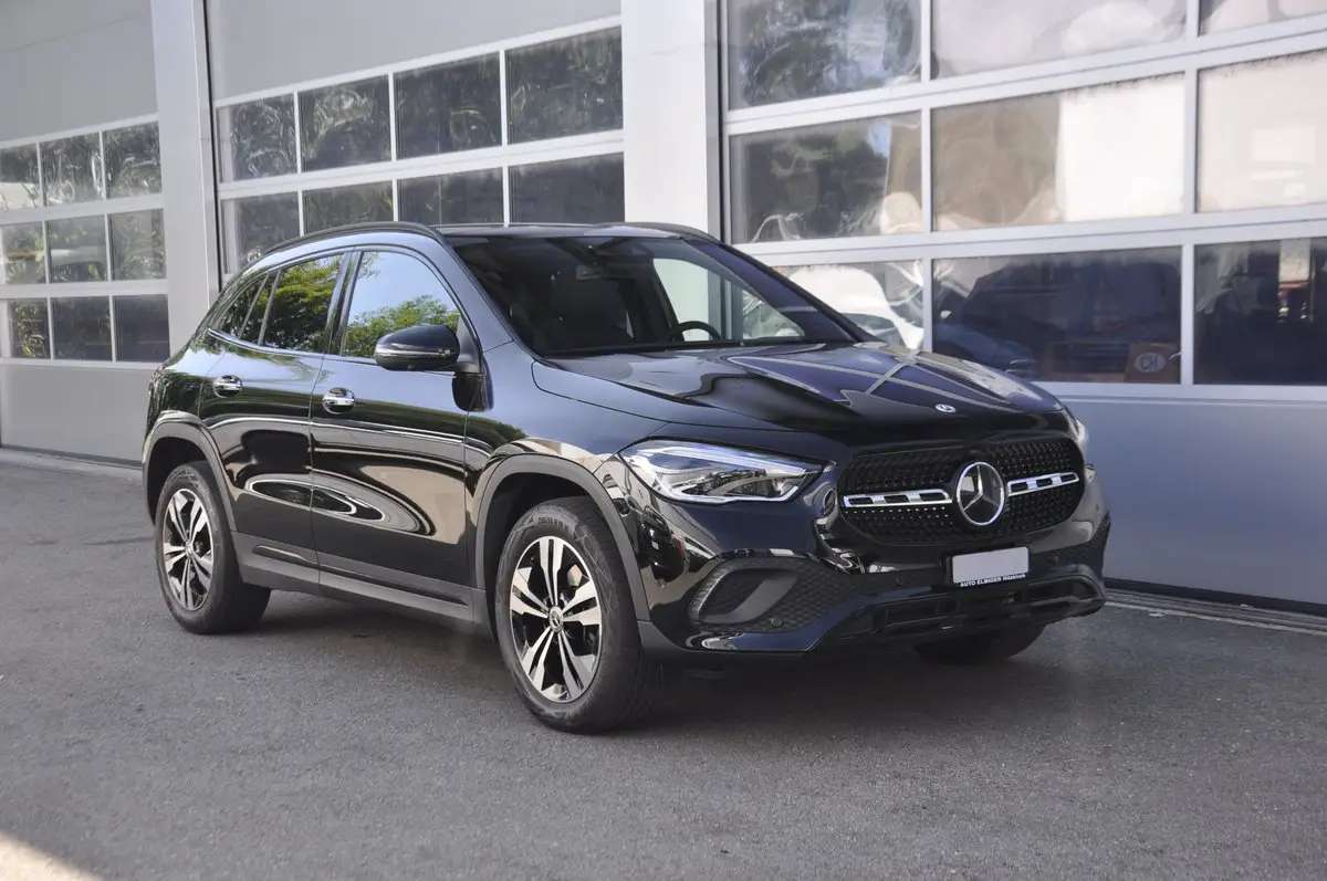 mercedes-benz gla 200d 4matic progressive 8g-dct