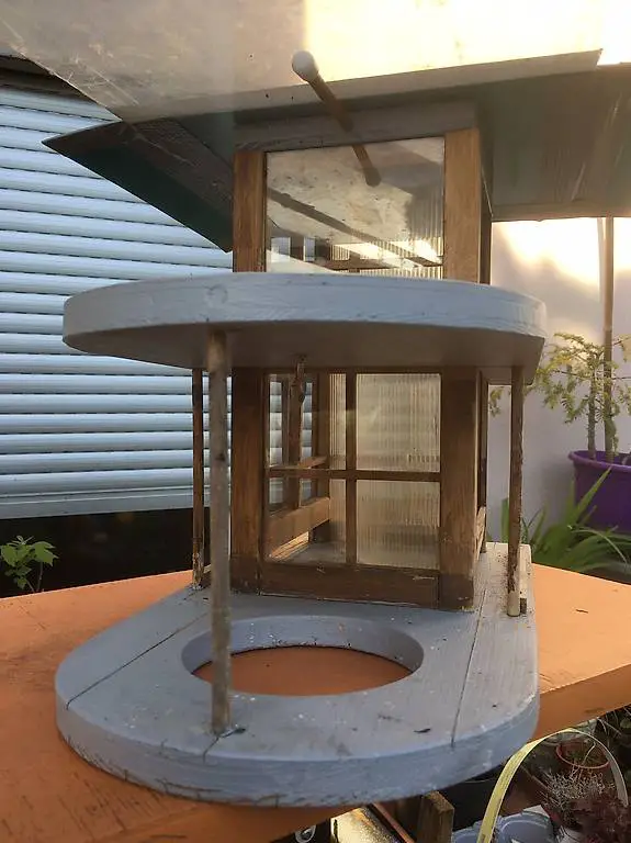 Vogelfutterhaus, Futterhaus