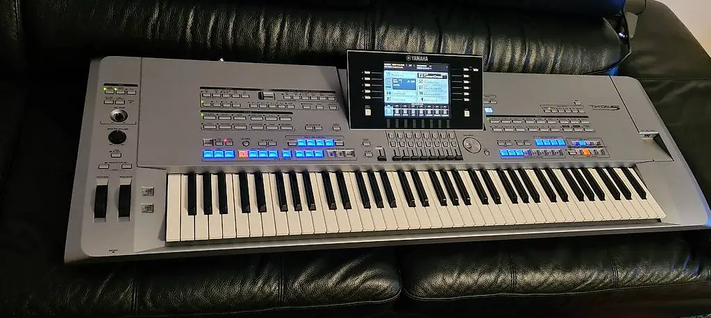 Yamaha Tyros 5 / 76 Taster (neuwertig) paar mal gebraucht