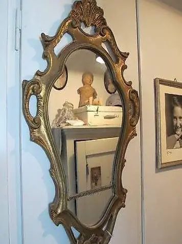 Schöner Antiker Spiegel mit Goldrahmen