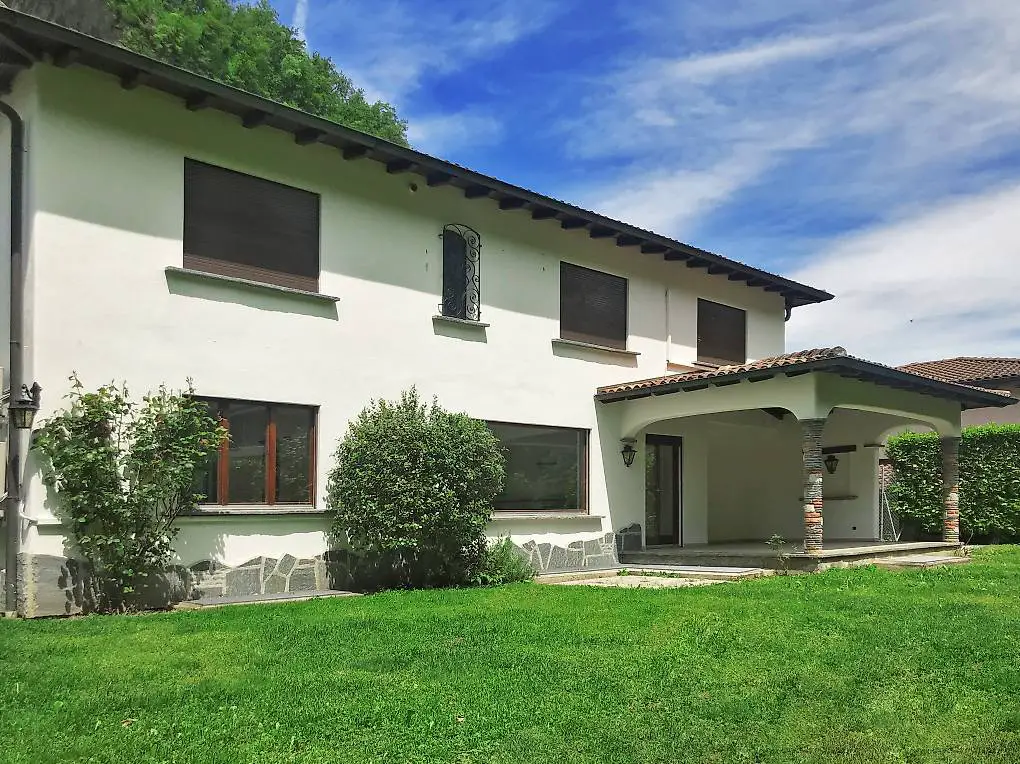 Villa indipendente con giardino a Barbengo