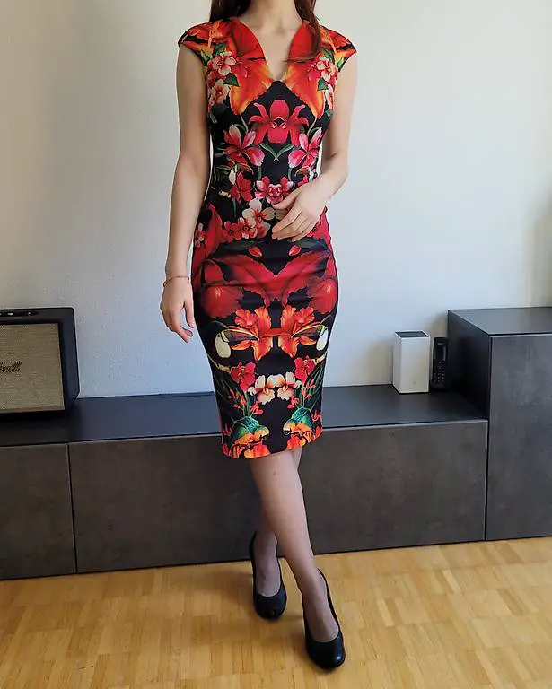 Etuikleid von Ted Baker in Grösse XS