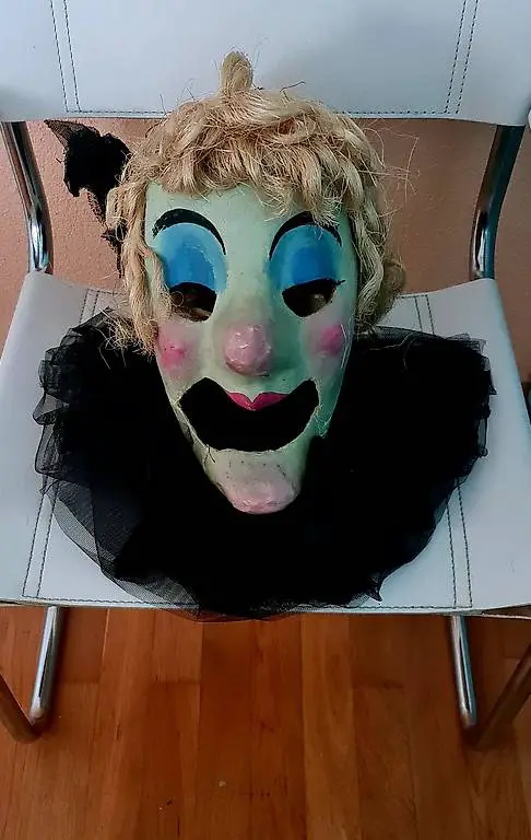 Basler Fasnachtslarve Alti Tante