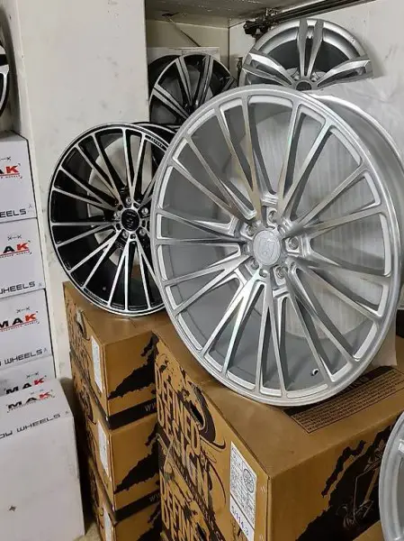  Maserati Porsche BMW Mercedes Schmiederad 21"