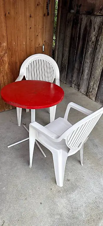 Tischli Metall 2 Stühle Kunststoff