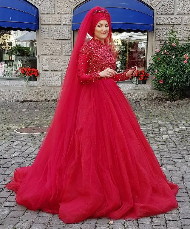 Hochzeit Kleid Reifrock Schleier Kopftuch islam
