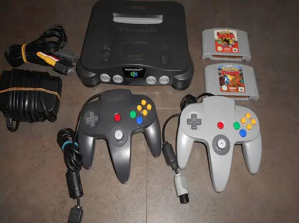  Nintendo 64 mit 2 Controller und 2 Pokemon Spielen