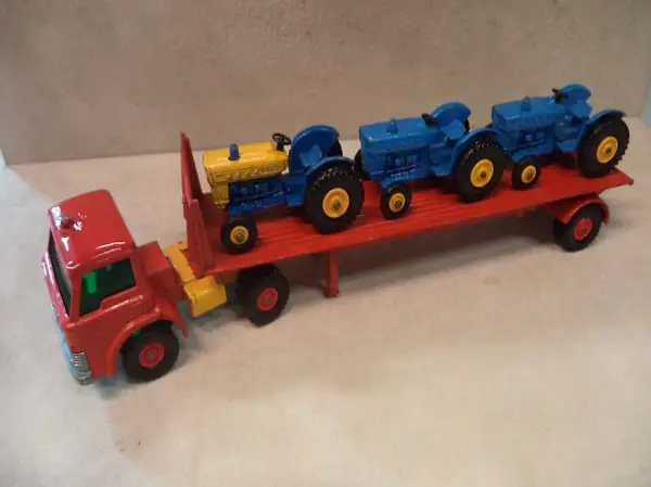MATCHBOX KING SIZE 1:43 Ford Tractor