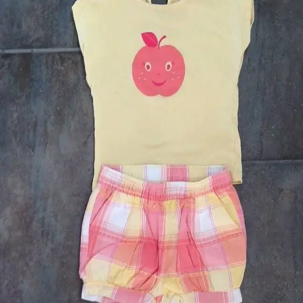 Baby kurze Hose kurz T-Shirt Bluse Sommer Gr. 80 im Set