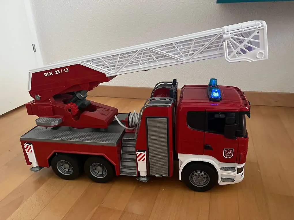 Bruder Feuerwehr mit Spielfigur