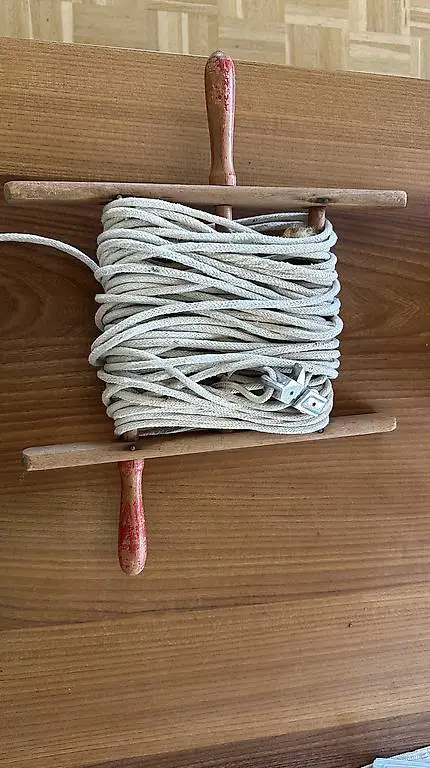 Wäscheleine mit Kurbel und spanner zum fixieren.
