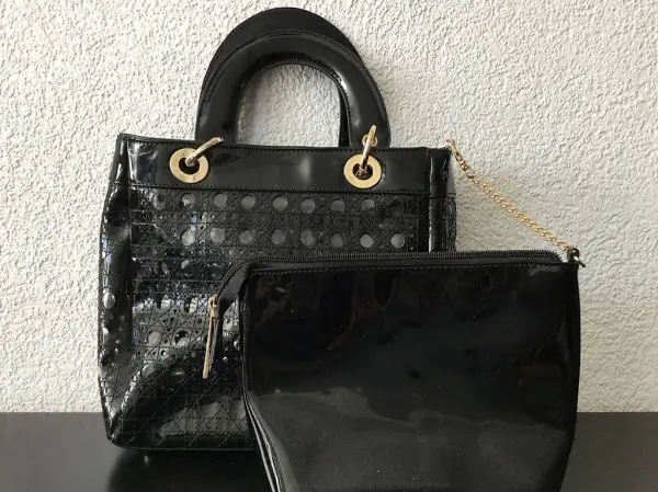 Neue Handtasche mit Necessaire