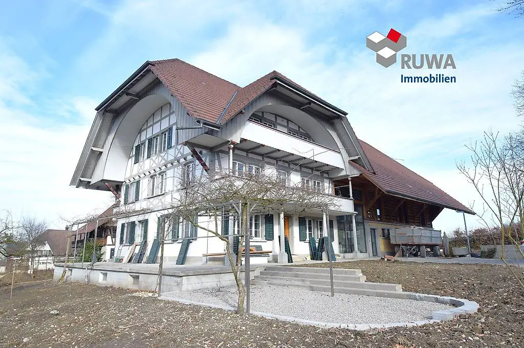 ERSTVERMIETUNG: Wunderschöne und grosse 4½ -