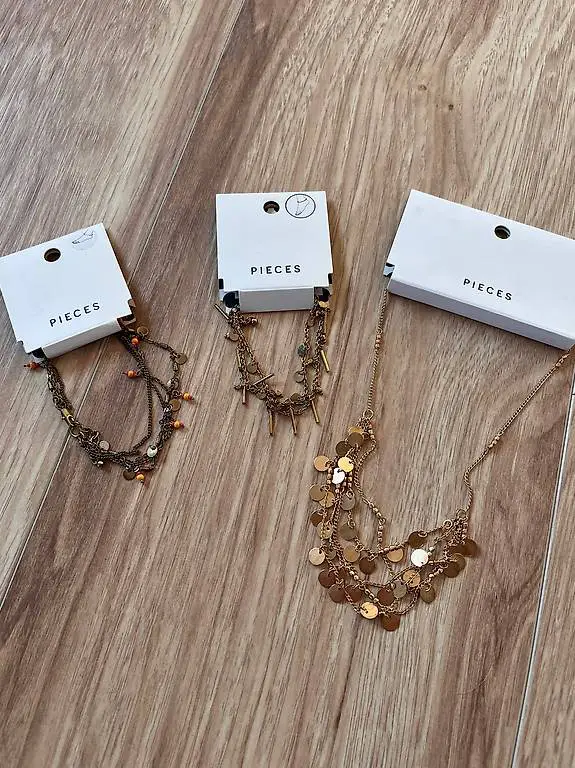 Modeschmuck Neu (2x Fusskette und 1x Kette )