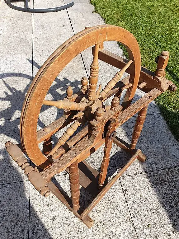 Spinnrad Antik zu verkaufen