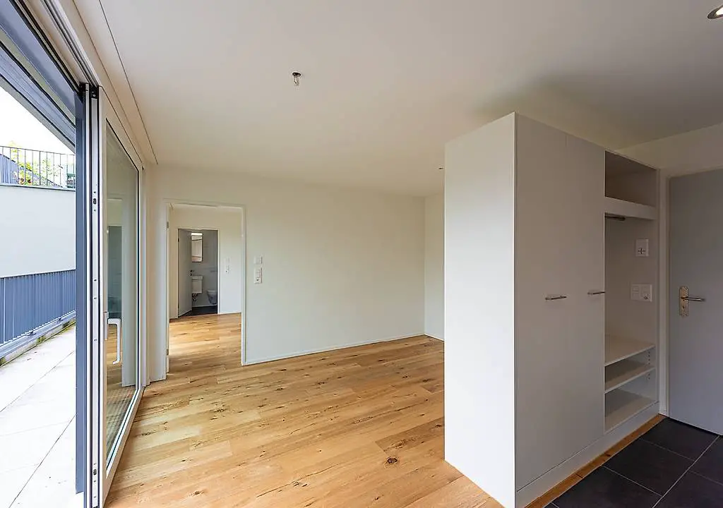 Per sofort moderne 2-ZW Uster in See-Nähe mit Balkon