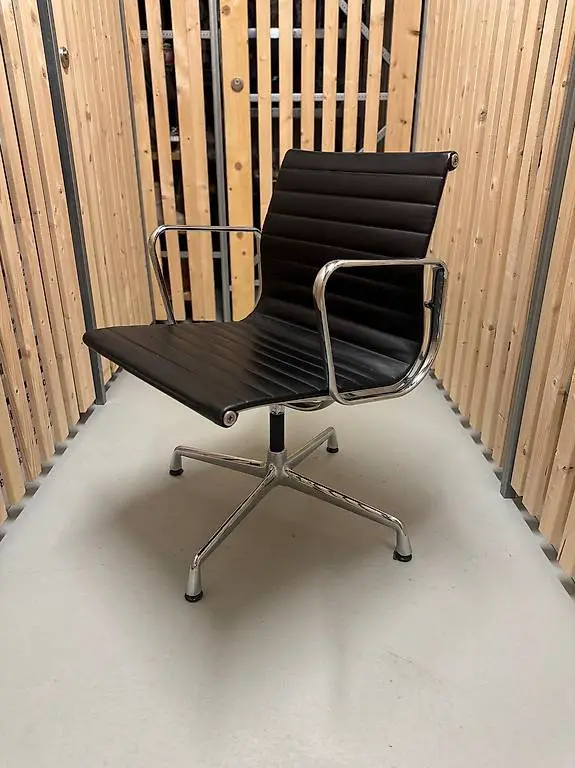 Aluminium Chairs EA 108 Conference