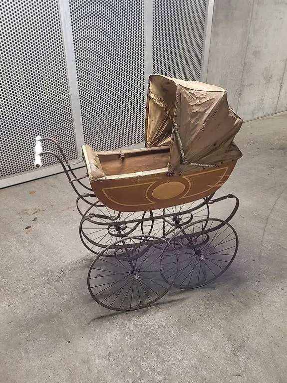 Kinderwagen ur alt