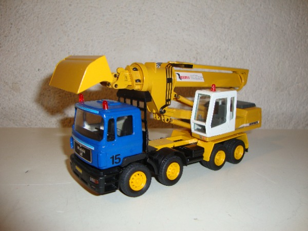 Man LKW mit Liebherr R924 Leonard Teleskopbagger