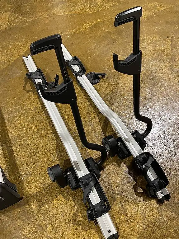 2 BMW Fahrradhalterungen abschliessbar