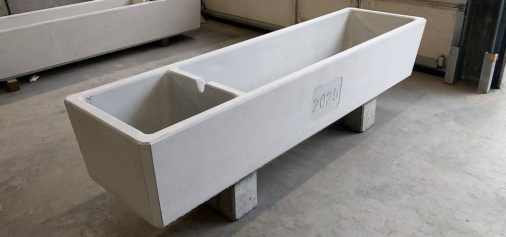 Brunnentrog Beton mit Südeltrog