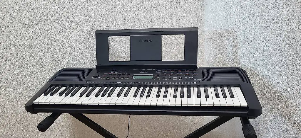 Yamaha PSR-E273