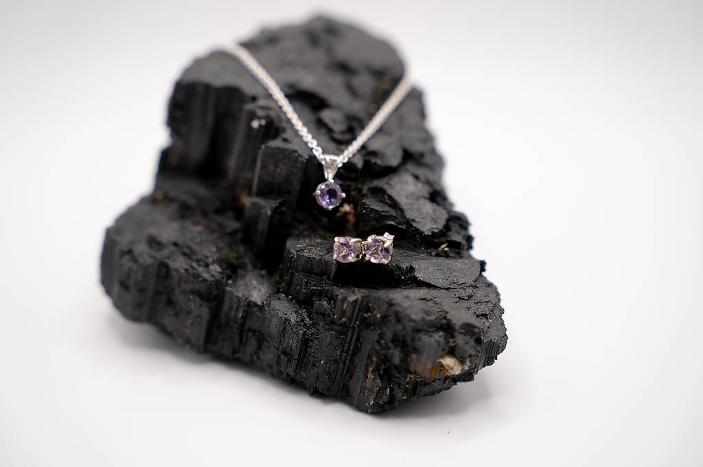 Silber Kette mit Anhänger und Ohringen Violett