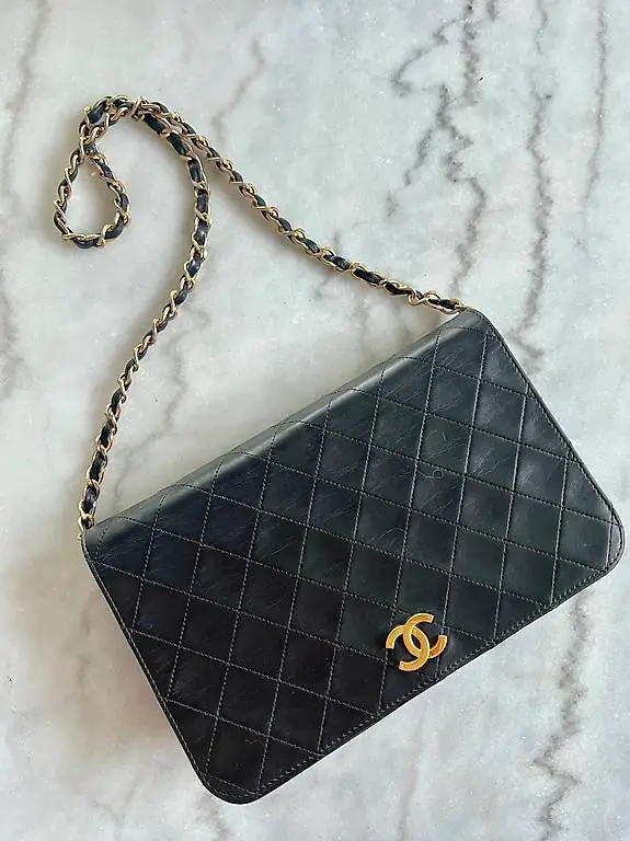 Chanel Vintage Mini Flap Lammleder & 24K Gold Hardware