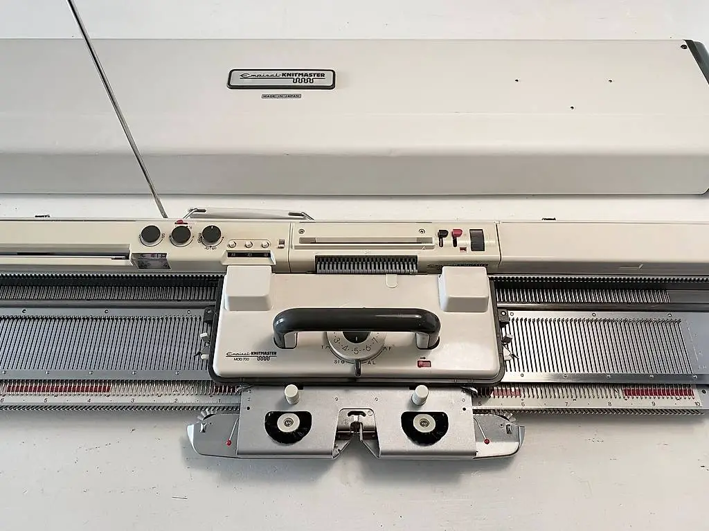 Strickmaschine Empisal / Knitmaster 700
