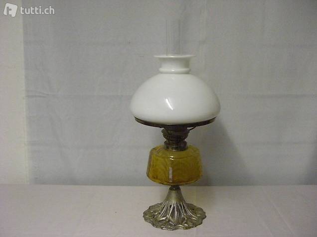  Schöne antike Petroleumlampe