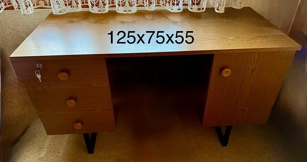 Schreibtisch mit Schubladen & abschliessbarem Fach? 125x75x
