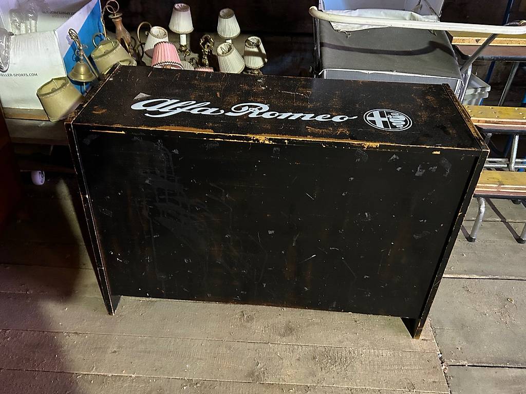 Truhe schwarz, ALFA ROMEO, mit Klappdeckel B93, T35, H65 cm