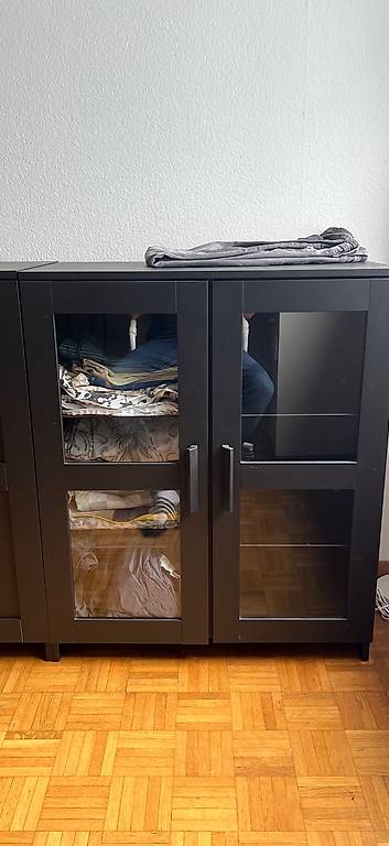 Holzvitrine mit Verglasung