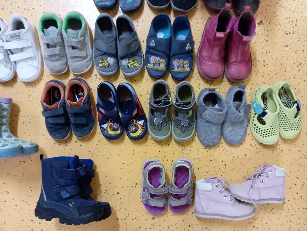 Schuhe 25 bis 28 + 31 und 36