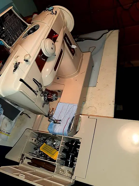 Vendo macchina da cucire