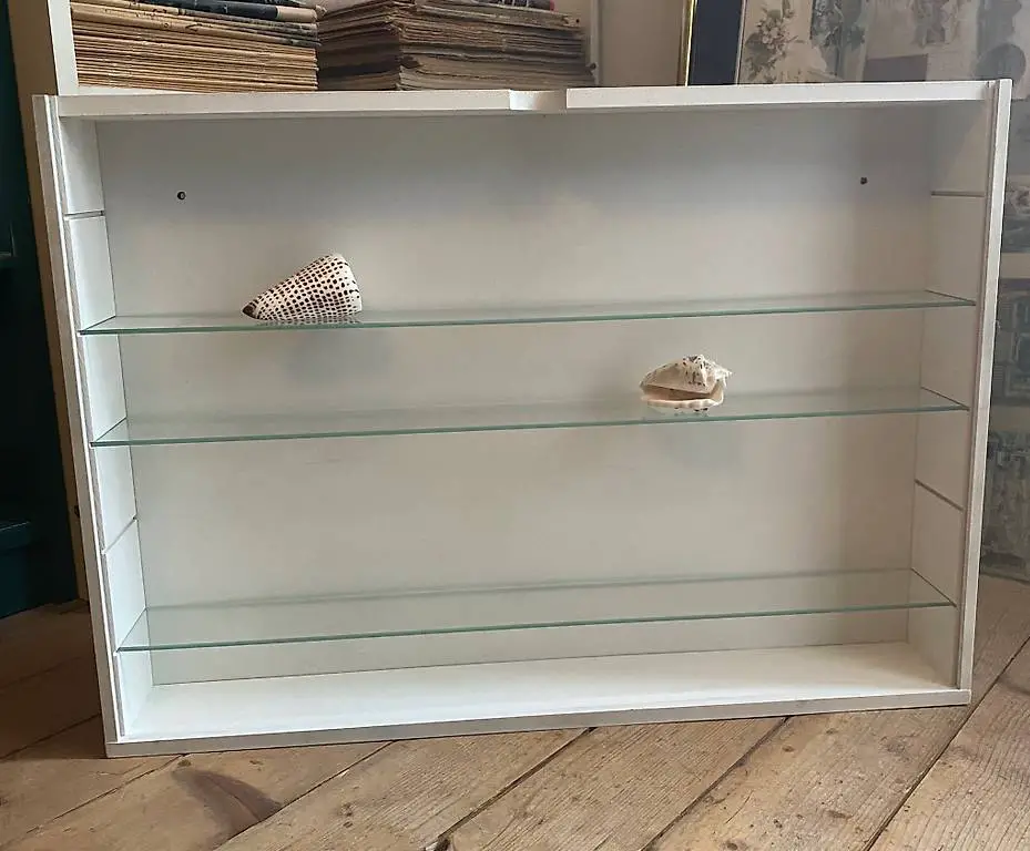 Vetrina in legno e vetro