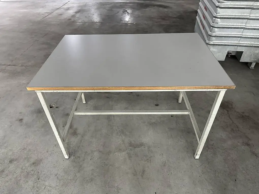 Arbeitstische, Montagetisch, Montageplatz