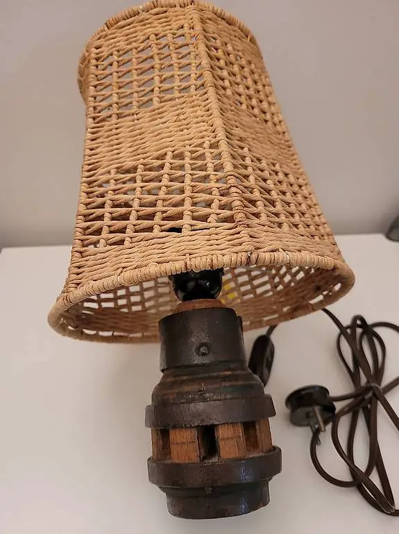 Tischleuchte mit Radnabe alt