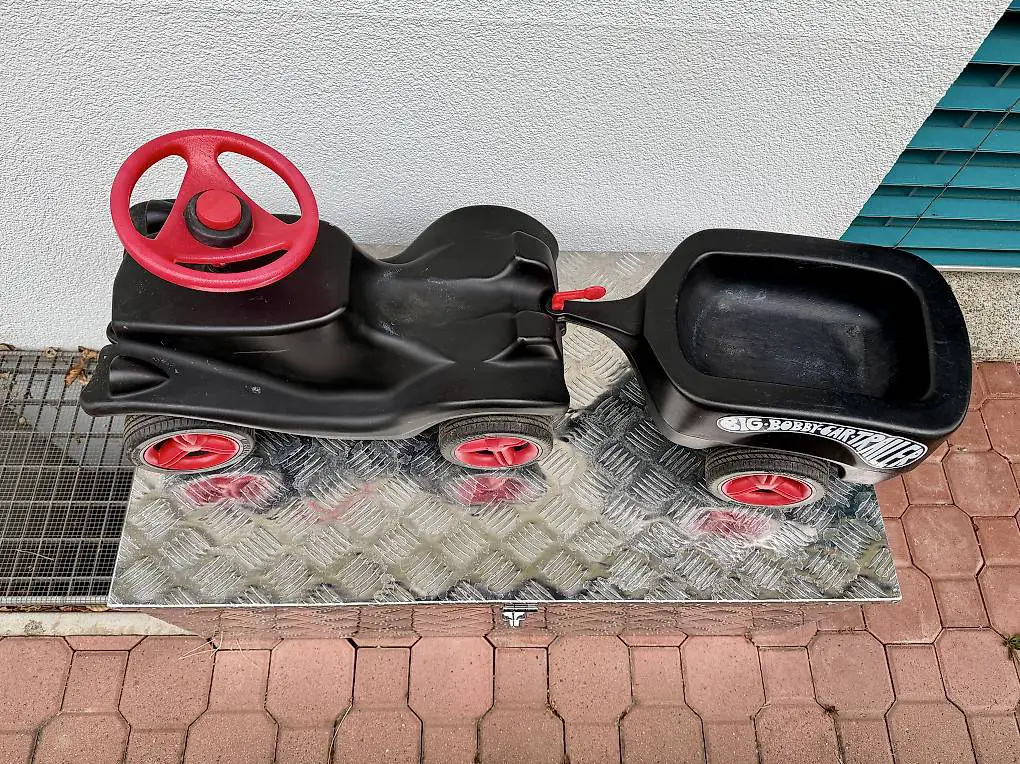 Bobby Car mit Anhänger