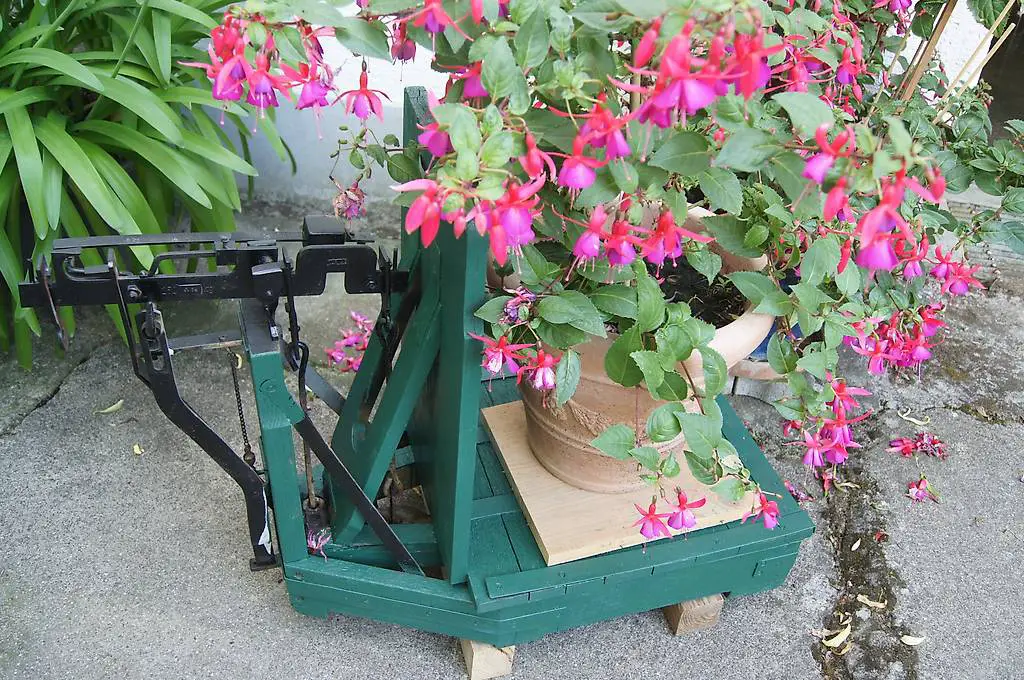 Antike Waage als Deko