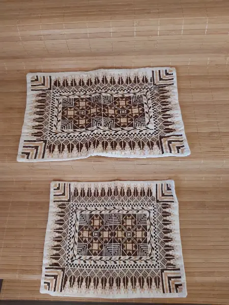 2 ältere, kleinere Kissenhüllen Kissenbezüge Kreuzstiche