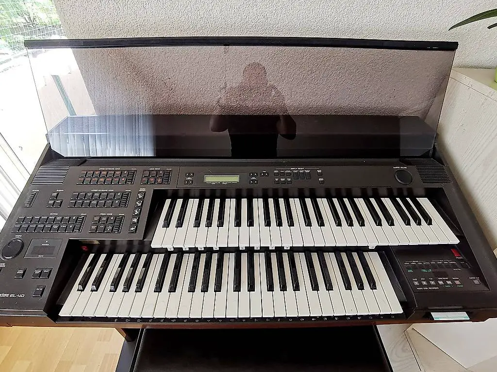 E-Orgel Yamaha EL 40 mit Orgel-Stuhl
