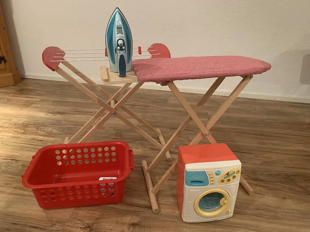 Kinderbügelbrett mit Zubehör